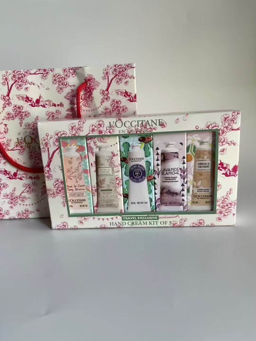 Set de cinco cremas de manos de la marca insignia L'Occitane: contiene 30ml*6.