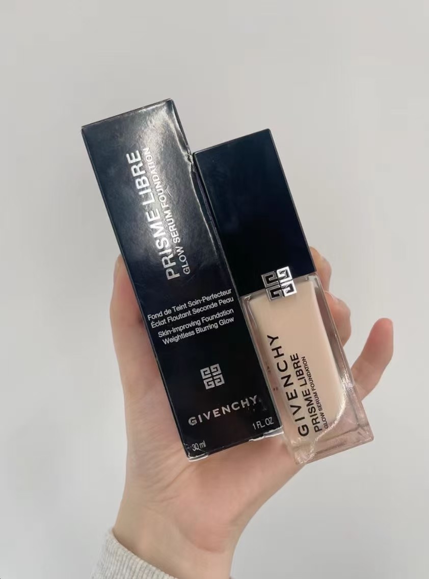 45! (Nota del pedido: base Givenchy + tono) Base Givenchy明星流光 30ml! Tonos: 0N# para piel clara, 0.5N# para piel ligeram…