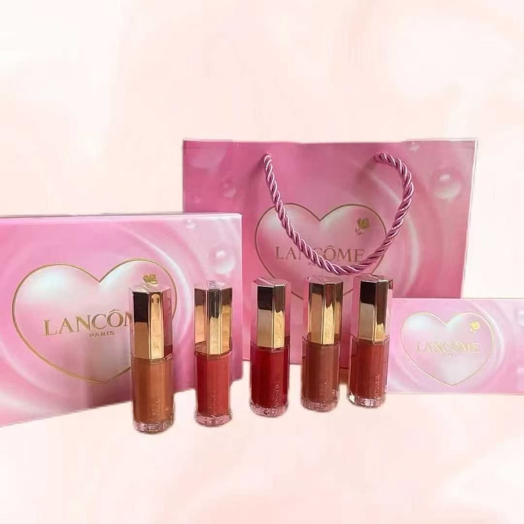 Set de cinco muestras de bálsamo labial de Lancôme! Incluye: 4ml*5. Tonos: 48-37-40-27-25.
