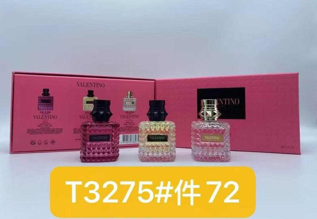 T3275 Valentino perfume muestra 30ml set de 3 con caja rosa. Incluye: 30ml*3 con pulverizador. Precio 12, lote de 72.