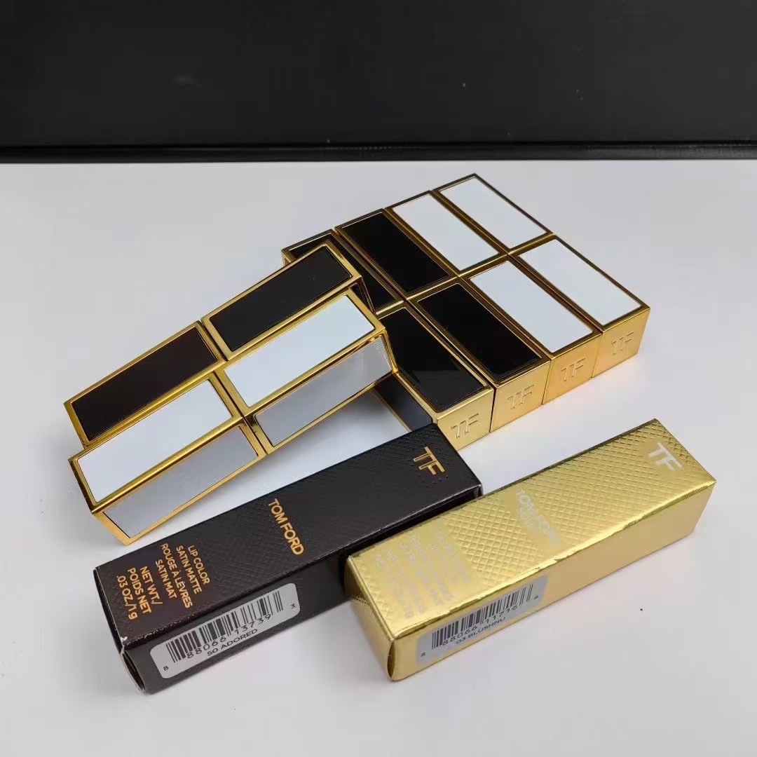 打起出货
铝管高品质/外壳可扫红光，对版对色对味/配中文标，打码A75/打20支✔️TF细管口红小样明通版1g！色号：白细管03，04，20，27，31，32，33，34，38，39，40，41，108，158，159，160，细黑细管50，51，52，24，26，27，28，16。67，68，69，80，90，91。