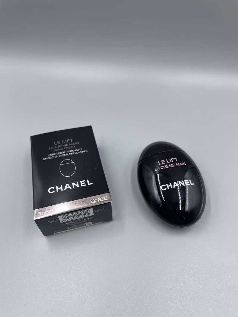 Empezando a enviar/17🎉🎉🎉 Crema de manos Chanel huevo muestra 30ml! Colores: negro, blanco.