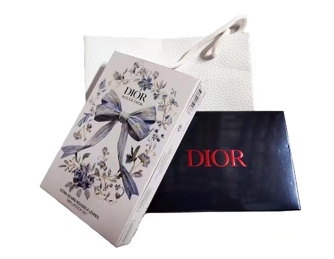 Set de muestra de lápiz labial Dior con lazo azul y dorado! Tonos: seda 999, seda 720, seda 840, mate 772.