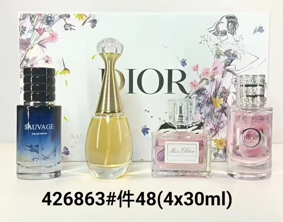 426863迪奥香水中样30ml四件套花朵女孩版！内含：30ml*4带喷头。