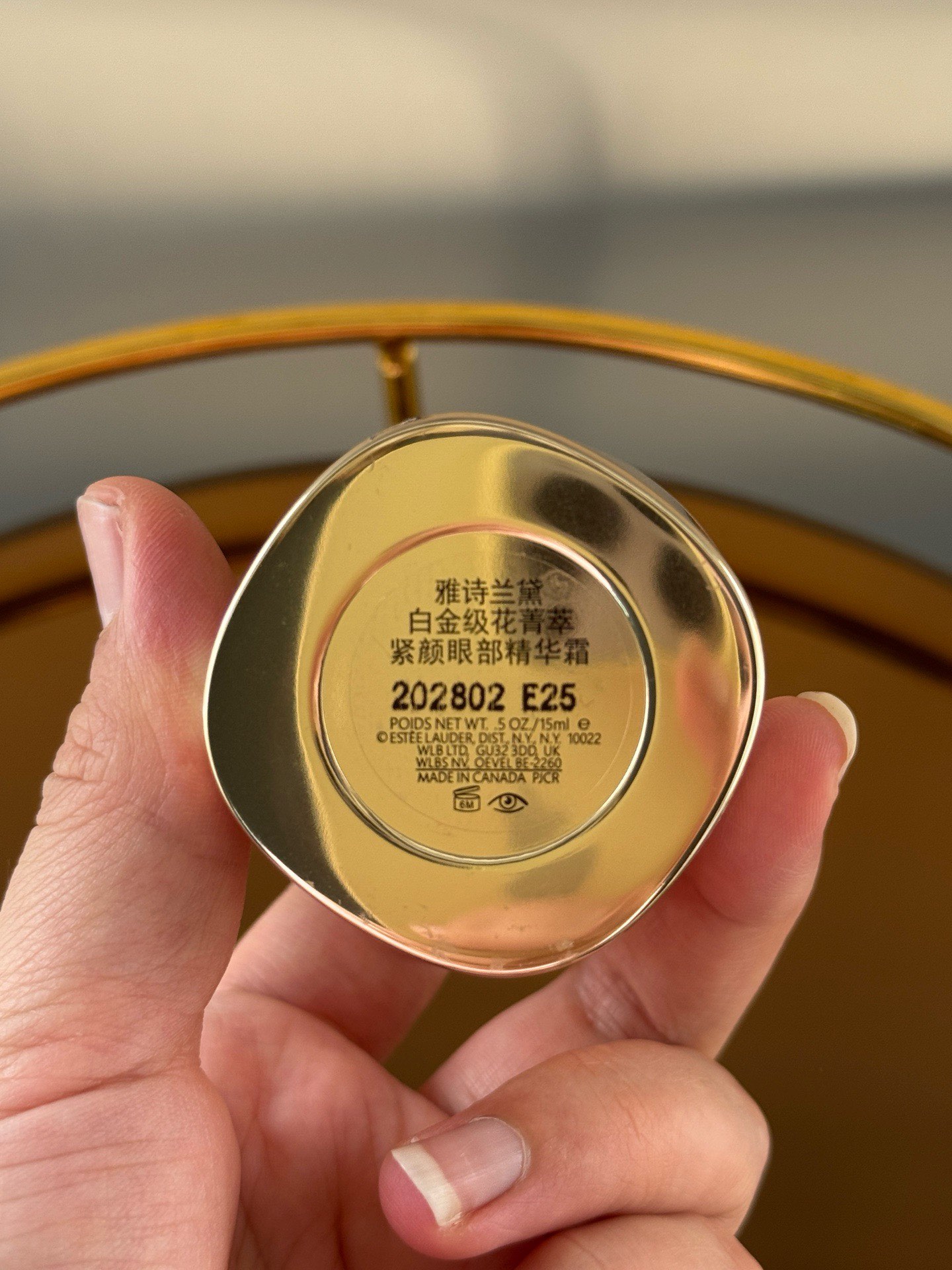 专/190💰
雅诗兰黛白金眼霜2+1套装！内含：轻型盈15 ml+7ml*2，