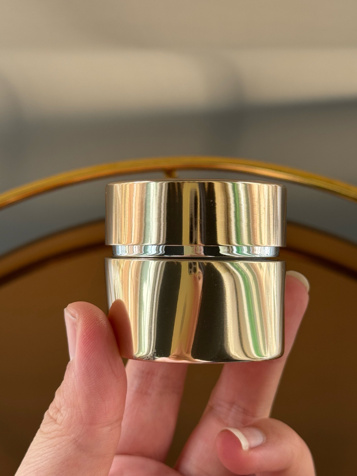 专/190💰
雅诗兰黛白金眼霜2+1套装！内含：轻型盈15 ml+7ml*2，