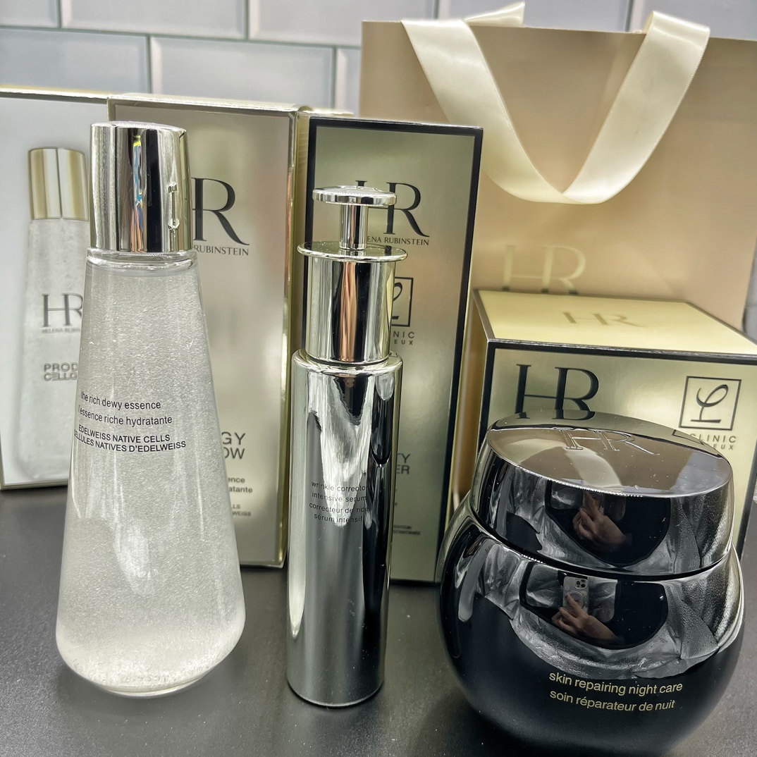 通/350💰
赫莲娜抗衰老三剑客明通版 黑绷带面霜50ml 小露珠精华水200ml 小针管精华50ml 细节全对版 味道对香 市面最高版本 非流通普货 正品质量直供 支持对比 配中文标 打10 件20