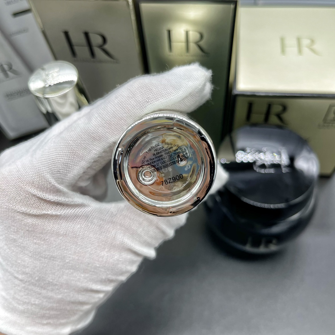 通/350💰
赫莲娜抗衰老三剑客明通版 黑绷带面霜50ml 小露珠精华水200ml 小针管精华50ml 细节全对版 味道对香 市面最高版本 非流通普货 正品质量直供 支持对比 配中文标 打10 件20