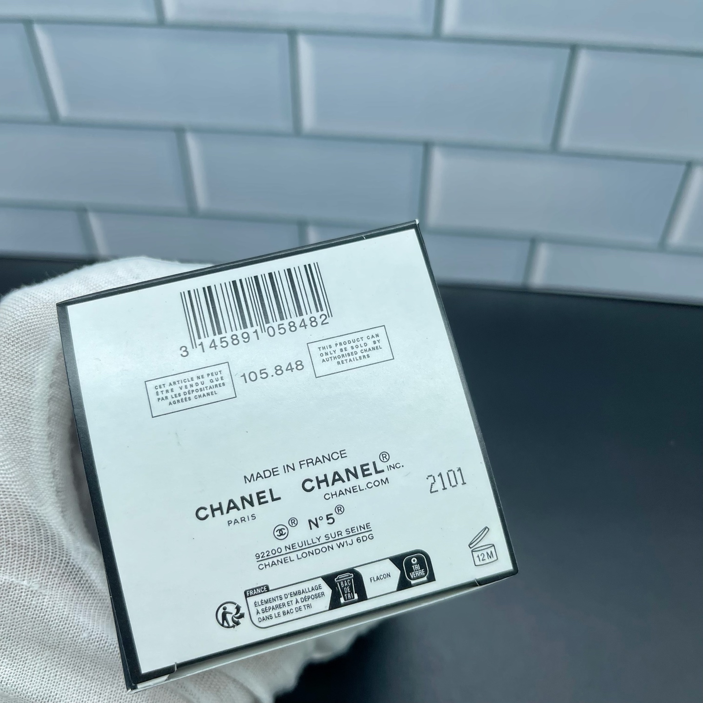 ✨50包
香奈儿白金5号精华油圣诞限量版250ml 独家私模 细节全对版 味道对香 市面最高版本 非流通普货 正品质量直供 支持对比 配中文标 打12 件48