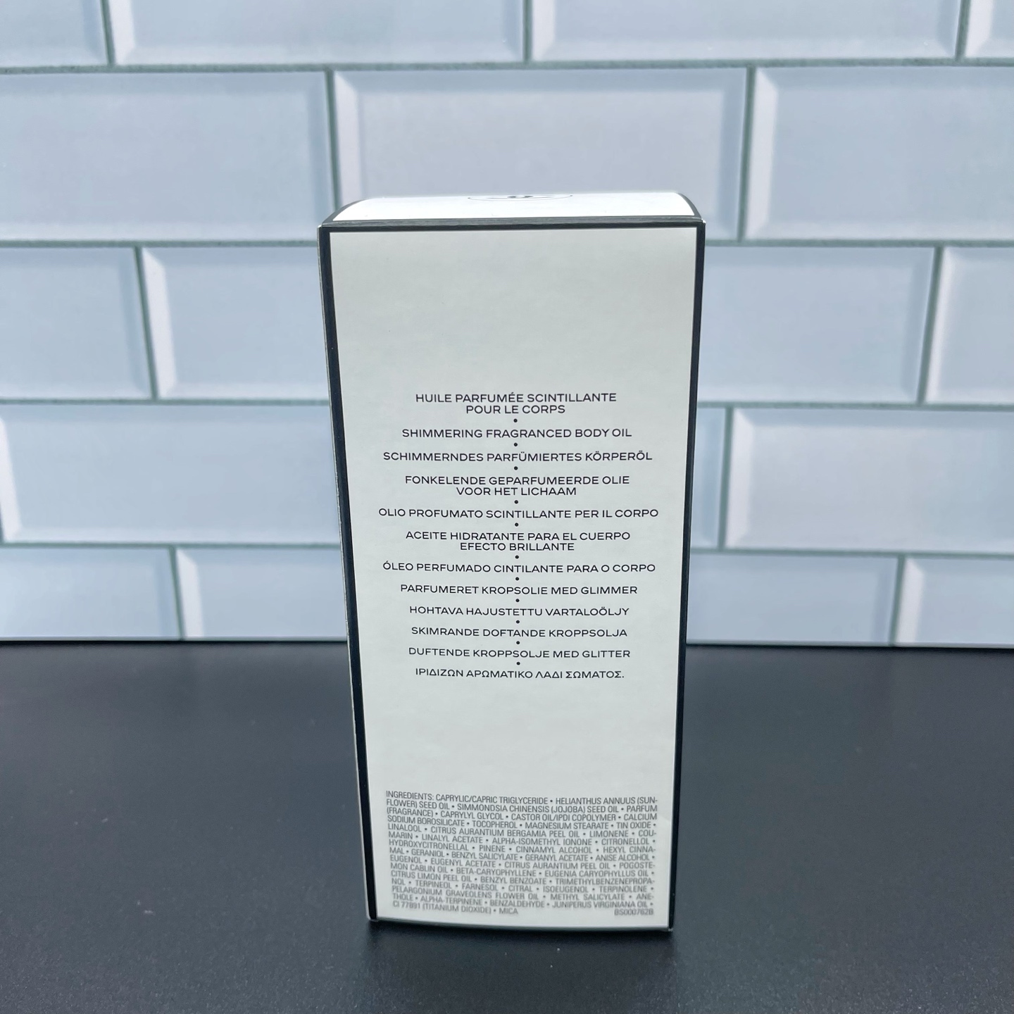 ✨50包
香奈儿白金5号精华油圣诞限量版250ml 独家私模 细节全对版 味道对香 市面最高版本 非流通普货 正品质量直供 支持对比 配中文标 打12 件48