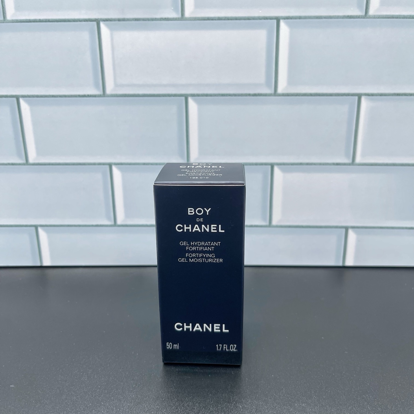 ✨60包
香奈儿蔚蓝男士面霜50ml 配中文标 打12 件96