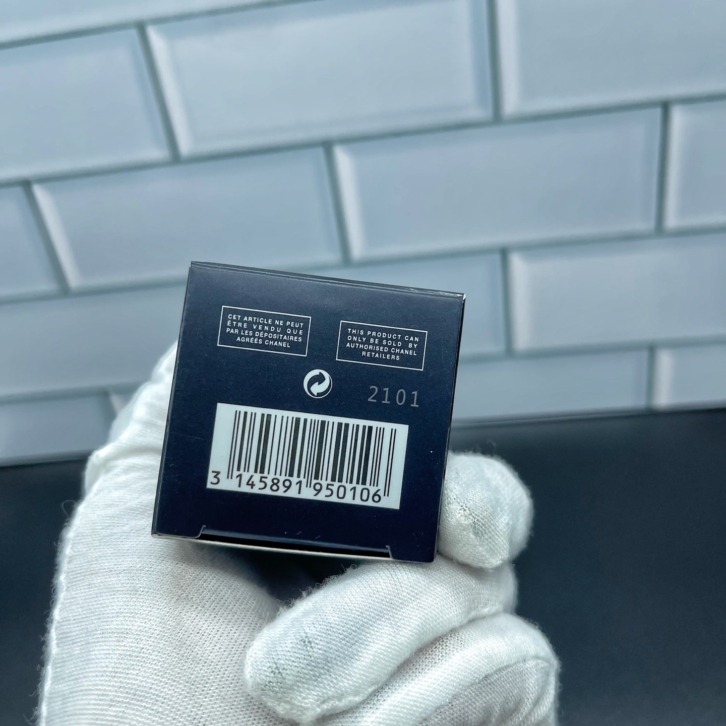 ✨60包
香奈儿蔚蓝男士面霜50ml 配中文标 打12 件96