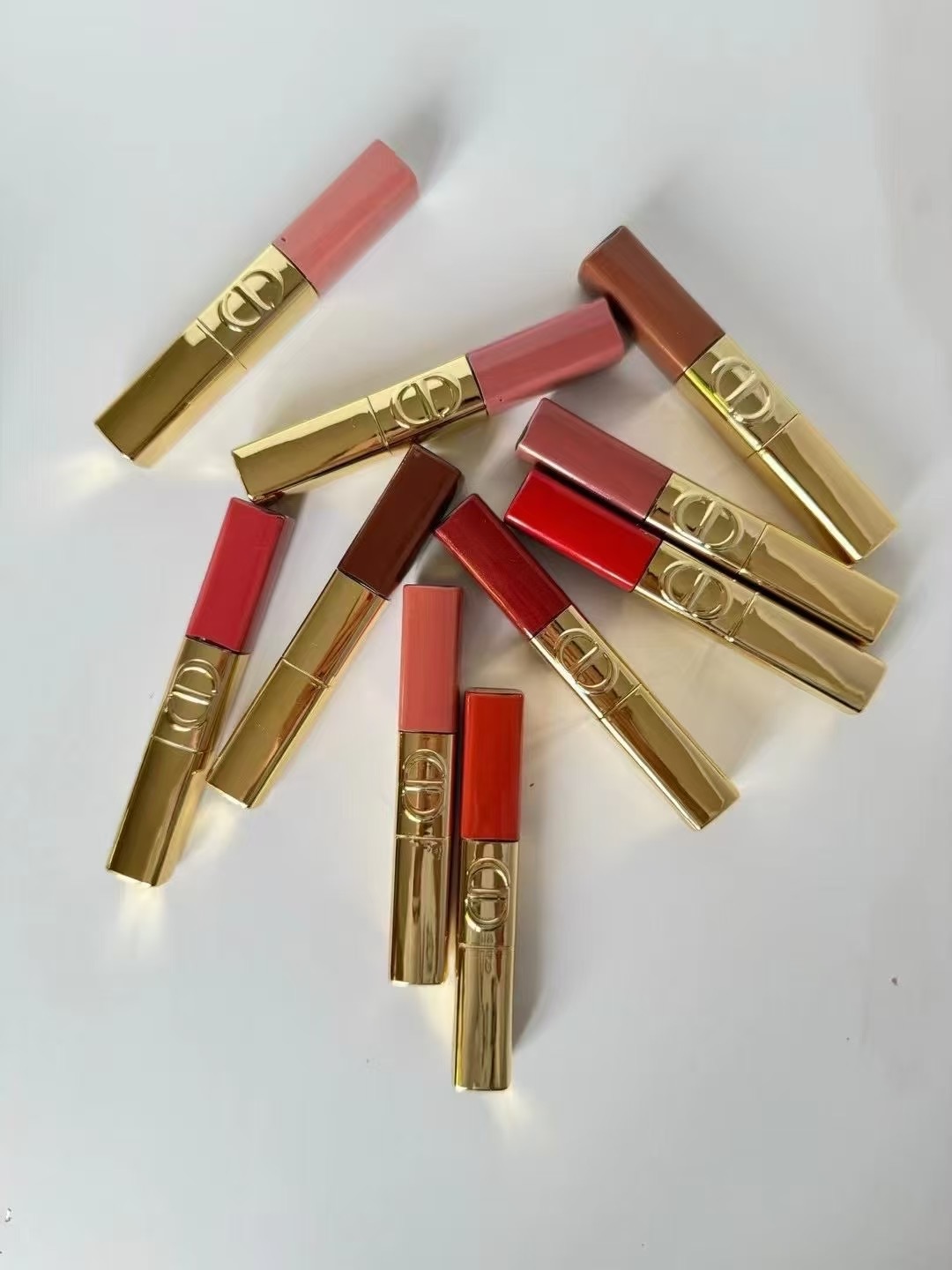 新品调价各💰68包邮
迪奥双头唇釉11ml！色号：999.220.100.420.520.720.747.881.719.905。