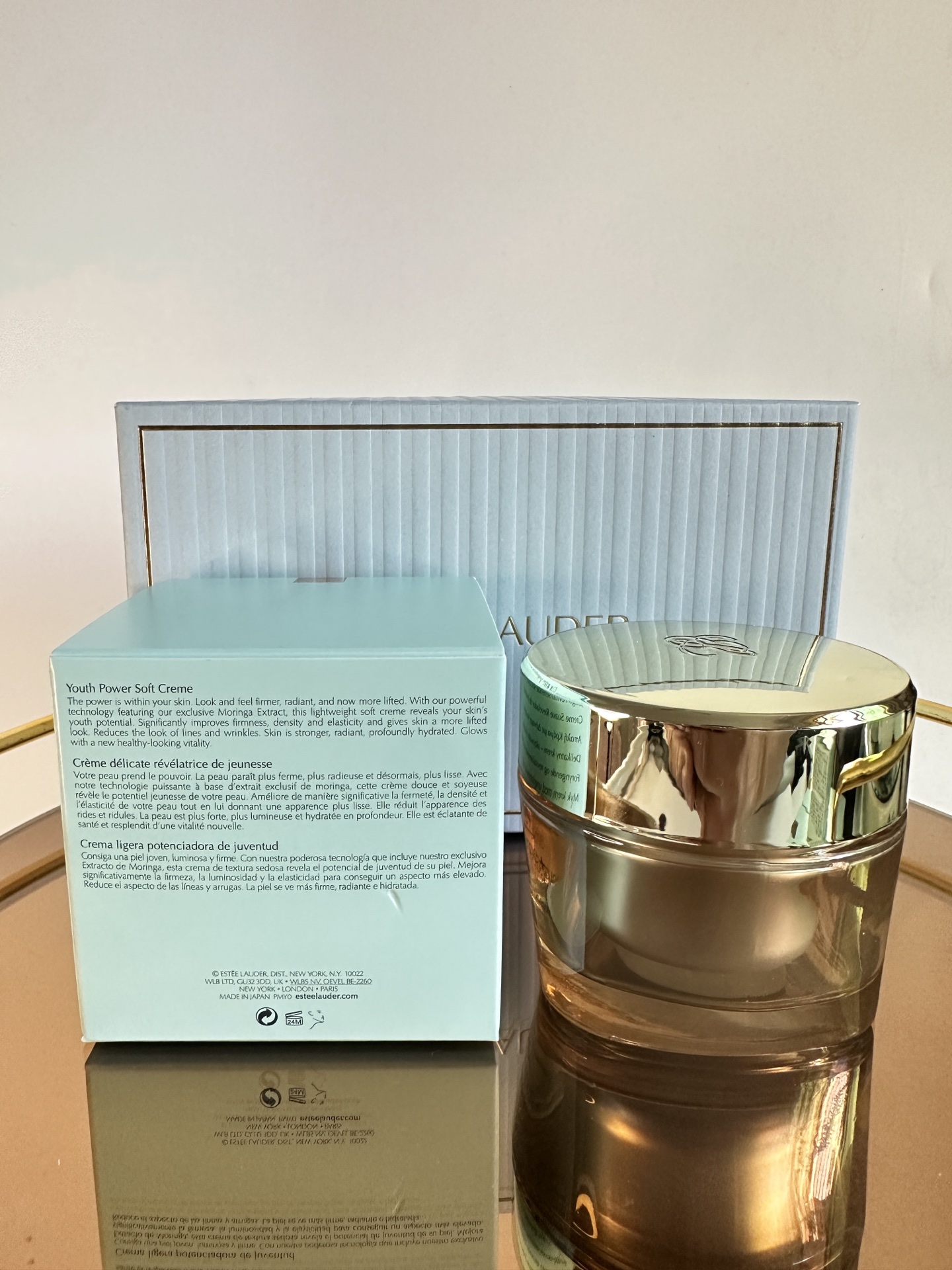 专柜品质/160💰包邮
雅诗兰黛智妍面霜5+1套装25版！内含：智妍轻盈面霜75ml*1个，智妍轻盈面霜15ml*4个，抗蓝光眼霜3ml* 1个。