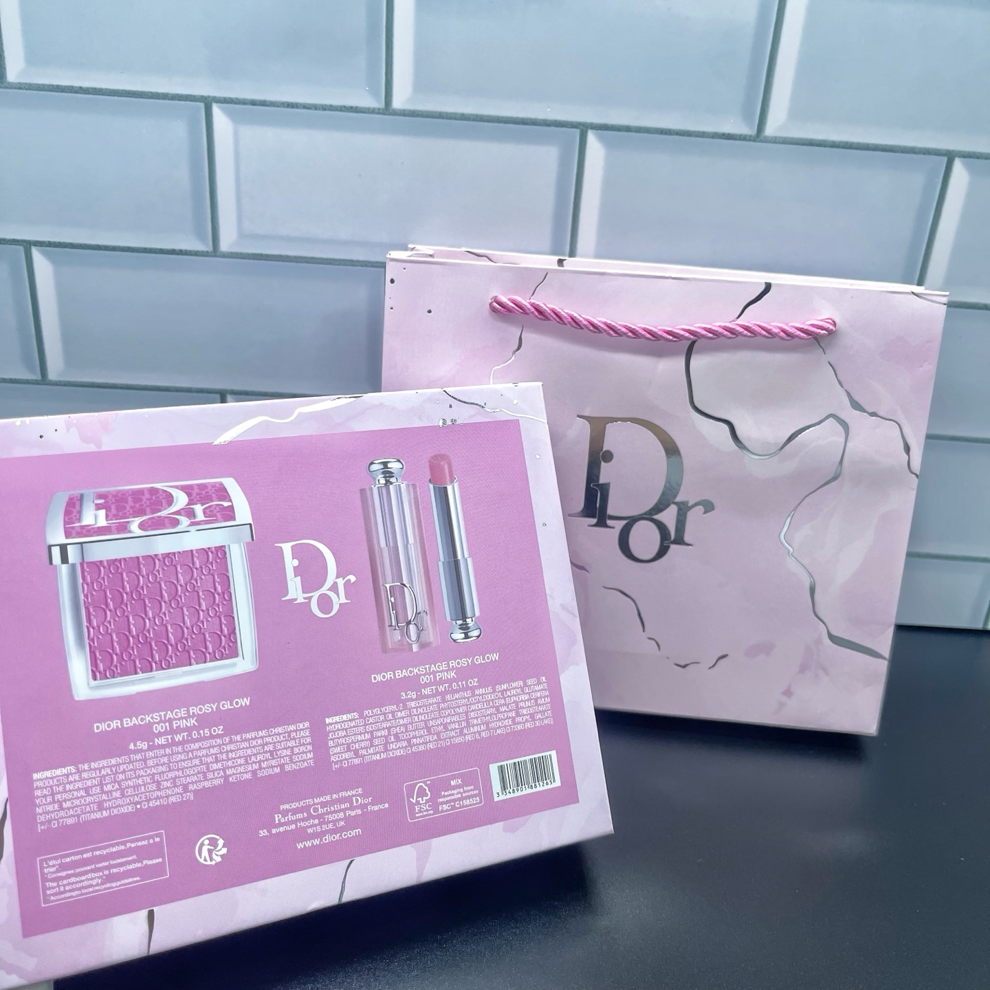 专柜品质/85💰包邮
迪奥粉色大理石彩妆两件套 单色腮红25版001#4.5g 变色唇膏25版001#3.2g 配礼袋+中文标 打12 件36