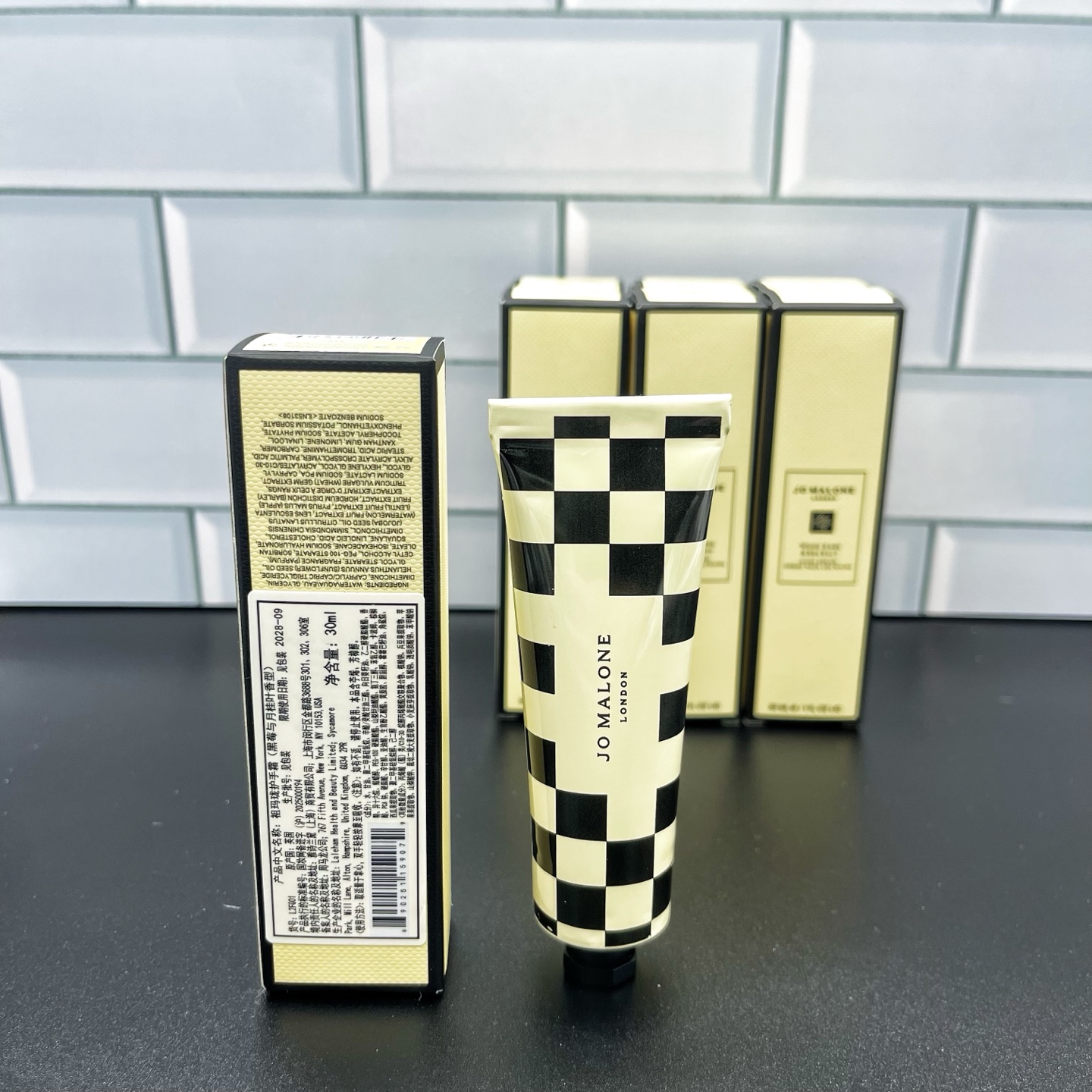 新品各💰42包邮
祖马龙格纹护手霜30ml 蓝风铃 英国梨 青柠 海盐 牡丹 黑莓 英国橡树与榛子 配中文标 打24 件192