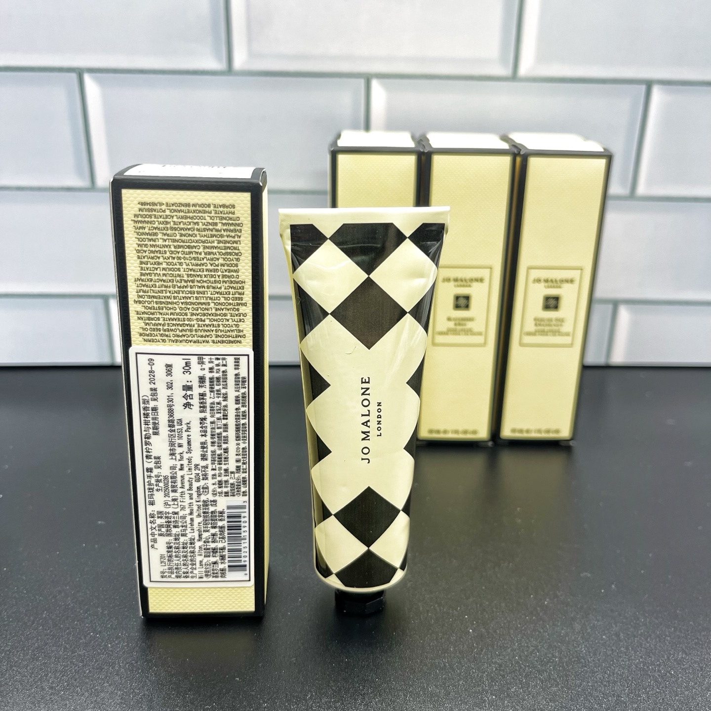 新品各💰42包邮
祖马龙格纹护手霜30ml 蓝风铃 英国梨 青柠 海盐 牡丹 黑莓 英国橡树与榛子 配中文标 打24 件192