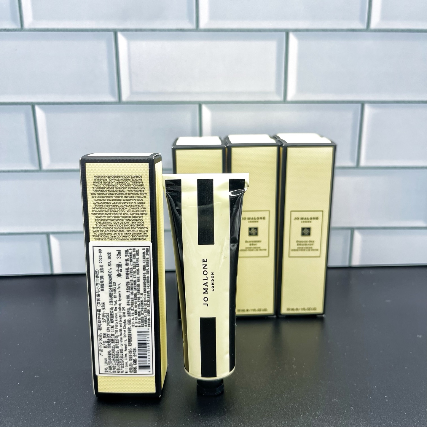 新品各💰42包邮
祖马龙格纹护手霜30ml 蓝风铃 英国梨 青柠 海盐 牡丹 黑莓 英国橡树与榛子 配中文标 打24 件192