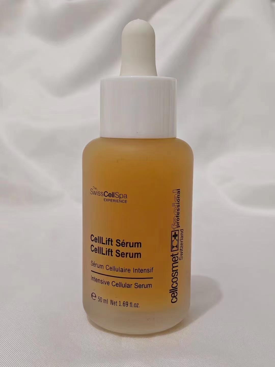 明通品质/65💰包邮
明通版本，细节全对版，高功效膏体，同步正品质量，最新日期✔️瑞妍小金瓶精华院装明通版50ml！