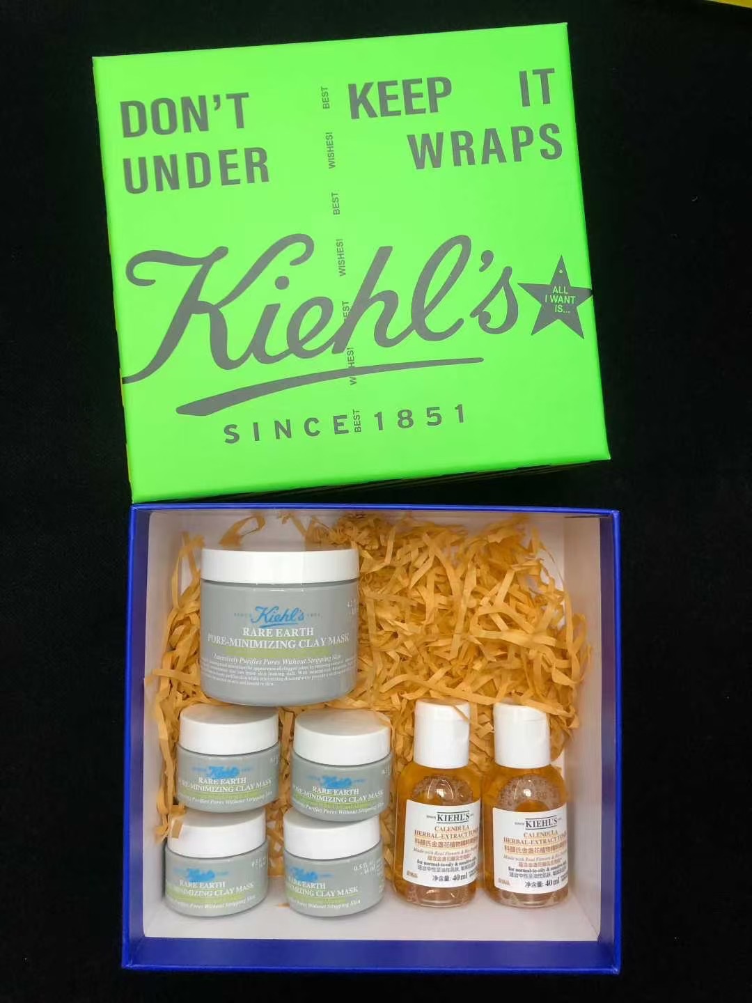 原单品质💰115
科颜氏白泥清洁面膜6+1套装！内含：白泥清洁面膜125ml*1件，白泥清洁面膜  14ml*4件，金盏花爽肤水40ml*2件。