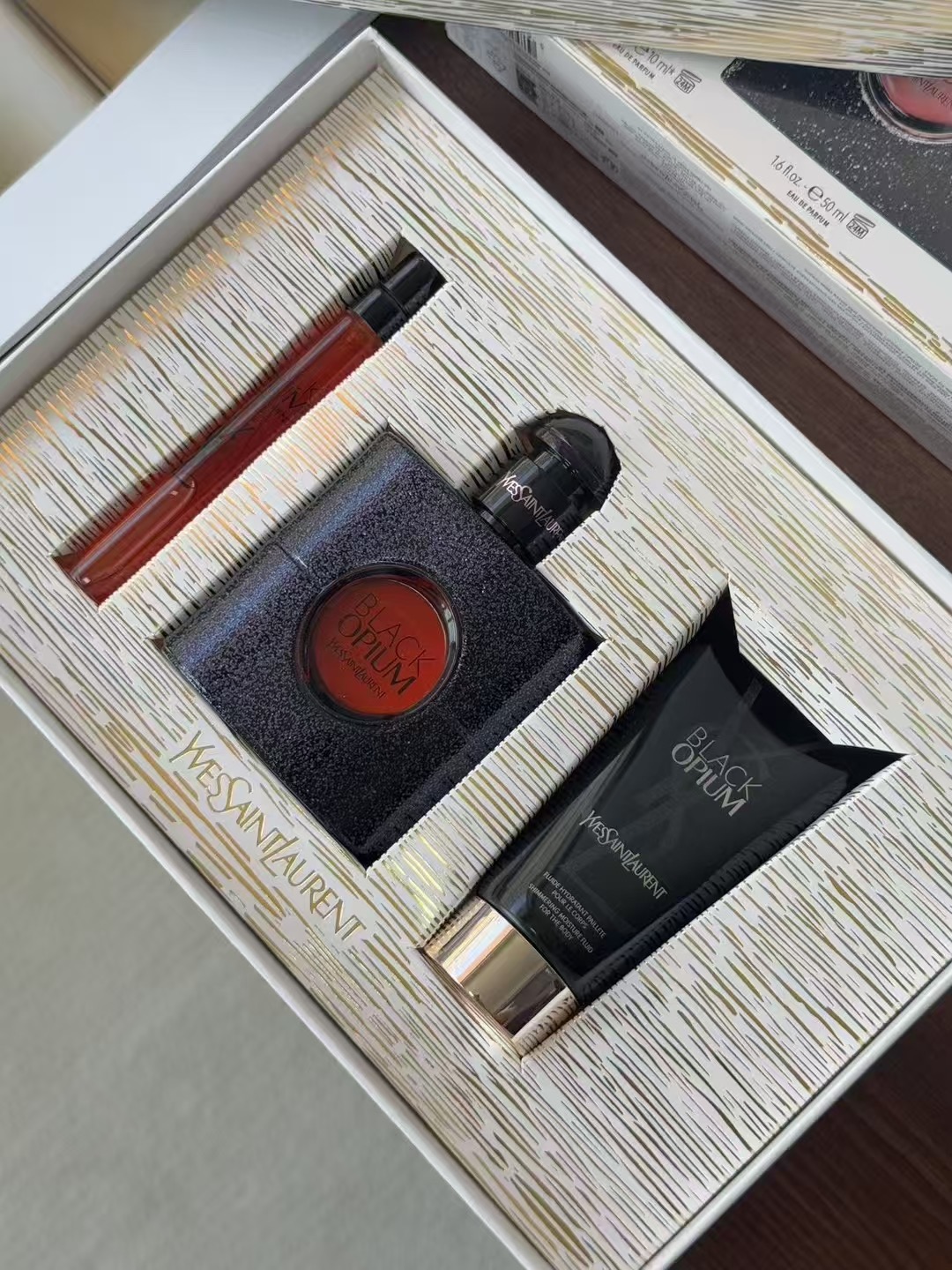 NO:810674,Yves Saint Laurent Black Opium Festive Three Piece Set!  Contains 50ml of perfume + portable 10ml + 50ml of body lotion., toiletries, perfume, saint laurent19860909圣罗兰黑色鸦片节日三件套！内含香水50ml+便携10ml+身体乳50ml.,洗护用品香水,saint laurent,accessory