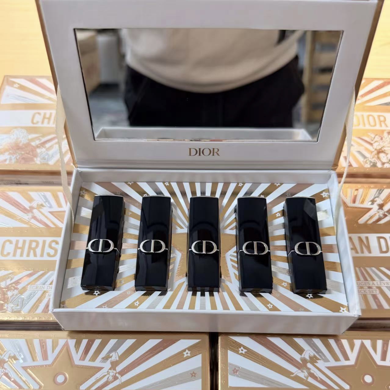 65! (nota del pedido: set de cinco piezas de Navidad Dior azul dorado versión 25) Set de cinco muestras de lápiz labial…