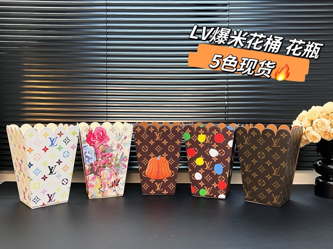 Louis Vuitton Maison Lifestyle Luxury Home Decor Blanket Tableware 2