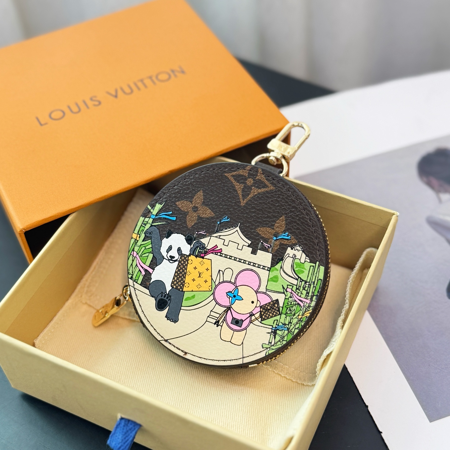 色现货❤️薇薇安vivi系列圆形零钱包
lustre Vivienne Funfair Xmas 包饰与