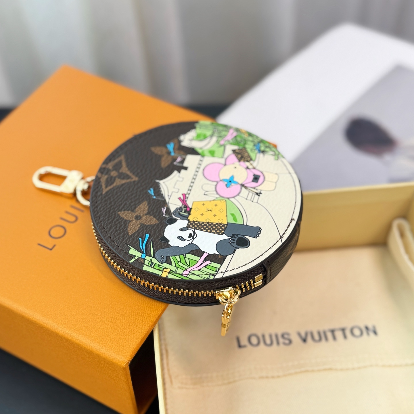 色现货❤️薇薇安vivi系列圆形零钱包
lustre Vivienne Funfair Xmas 包饰与