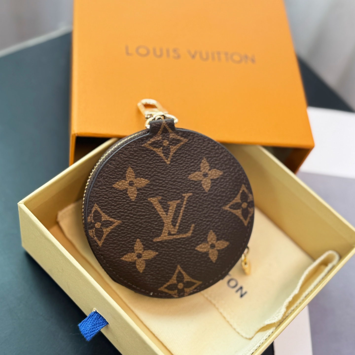 色现货❤️薇薇安vivi系列圆形零钱包
lustre Vivienne Funfair Xmas 包饰与