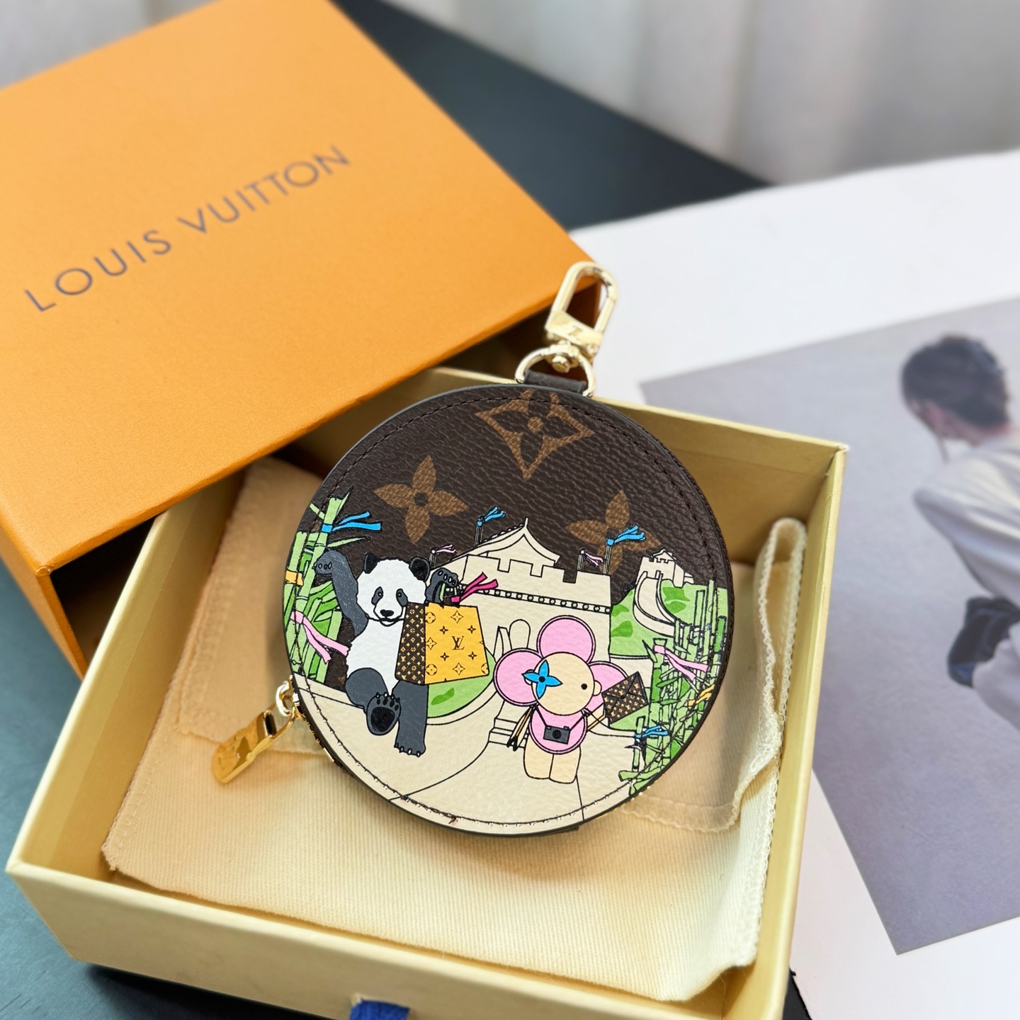 色现货❤️薇薇安vivi系列圆形零钱包
lustre Vivienne Funfair Xmas 包饰与