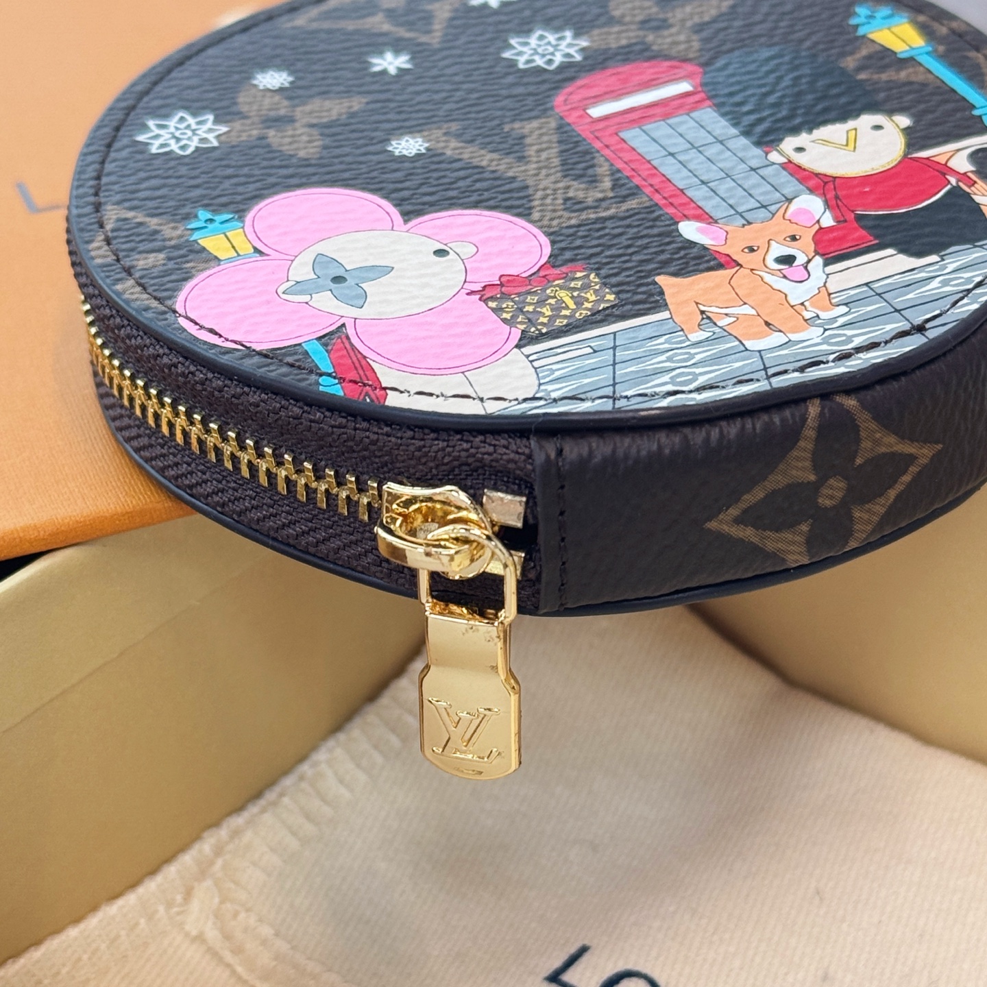色现货❤️薇薇安vivi系列圆形零钱包
lustre Vivienne Funfair Xmas 包饰与