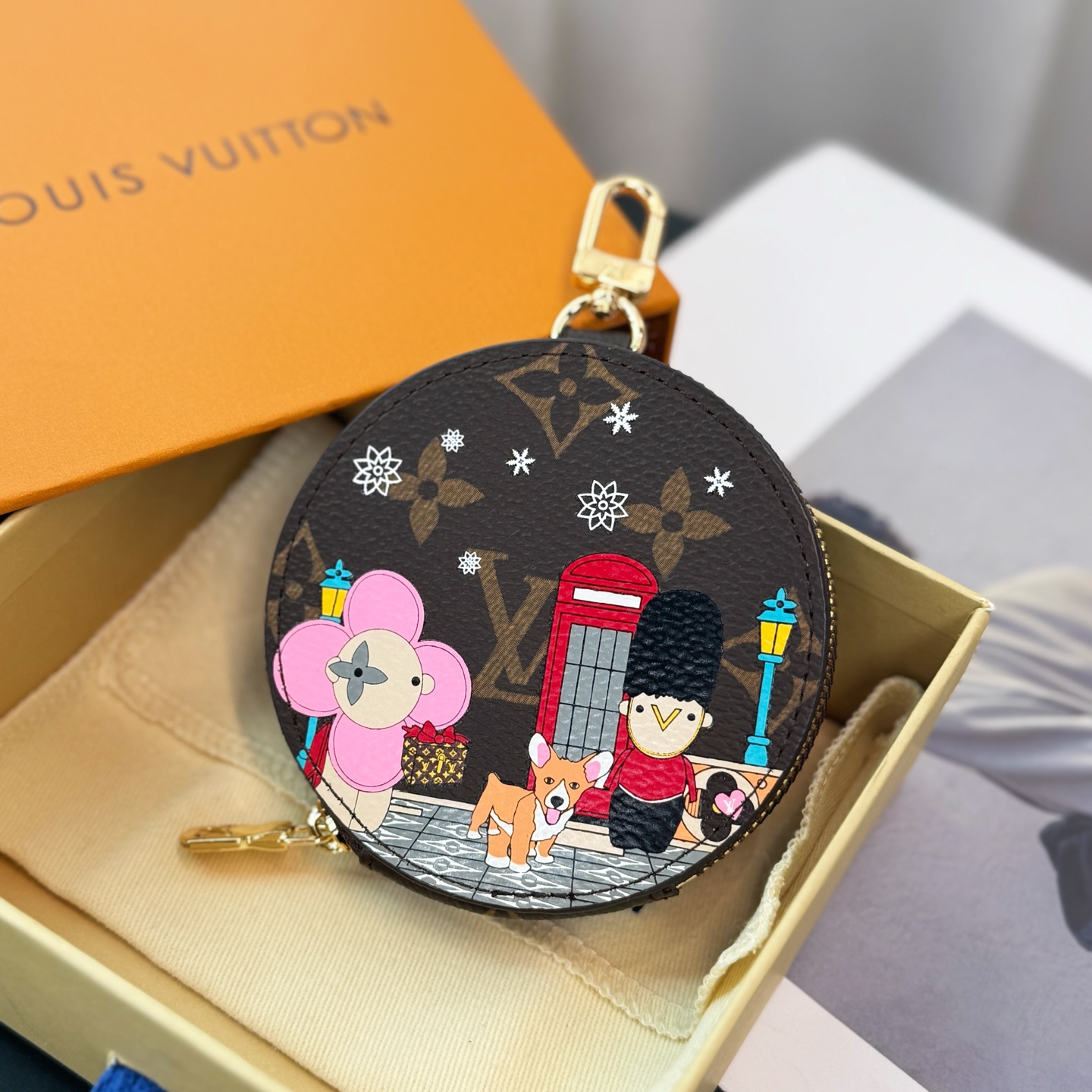 色现货❤️薇薇安vivi系列圆形零钱包
lustre Vivienne Funfair Xmas 包饰与
