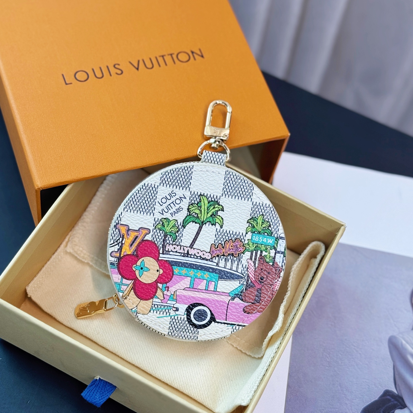 色现货❤️薇薇安vivi系列圆形零钱包
lustre Vivienne Funfair Xmas 包饰与
