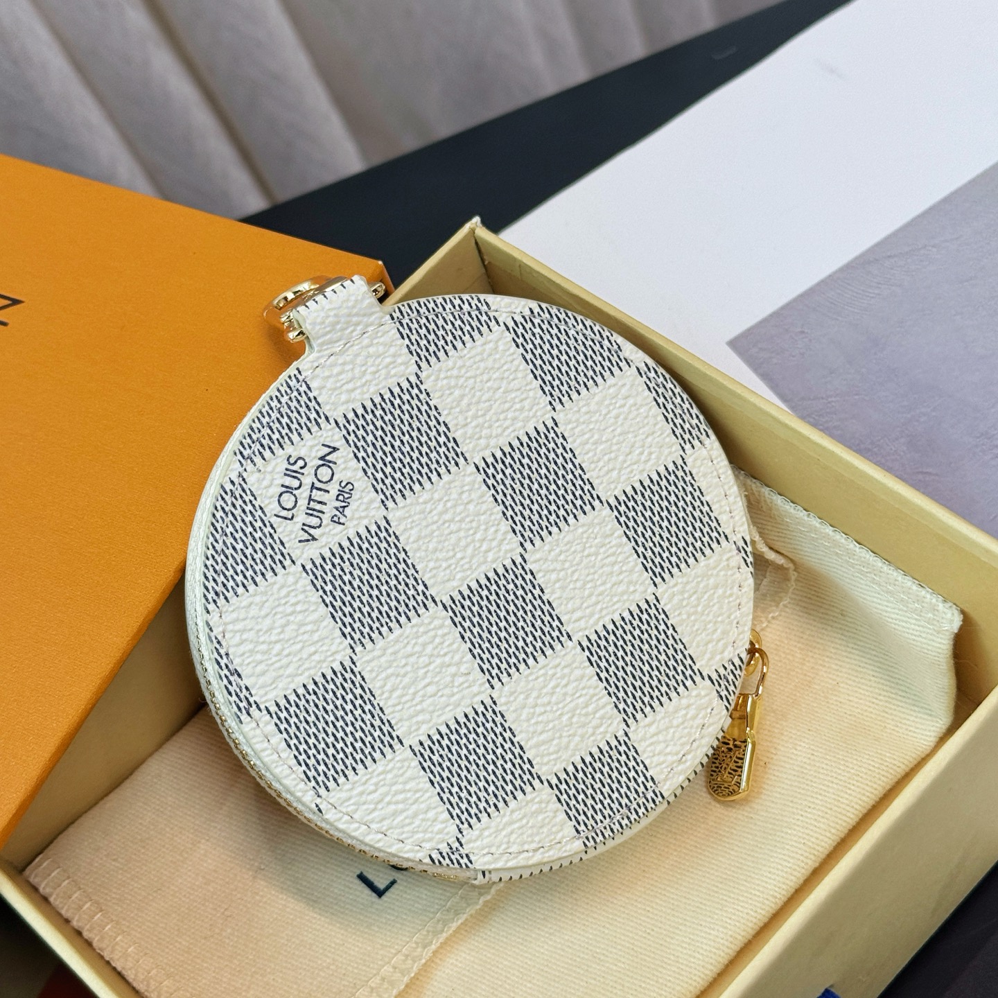 色现货❤️薇薇安vivi系列圆形零钱包
lustre Vivienne Funfair Xmas 包饰与