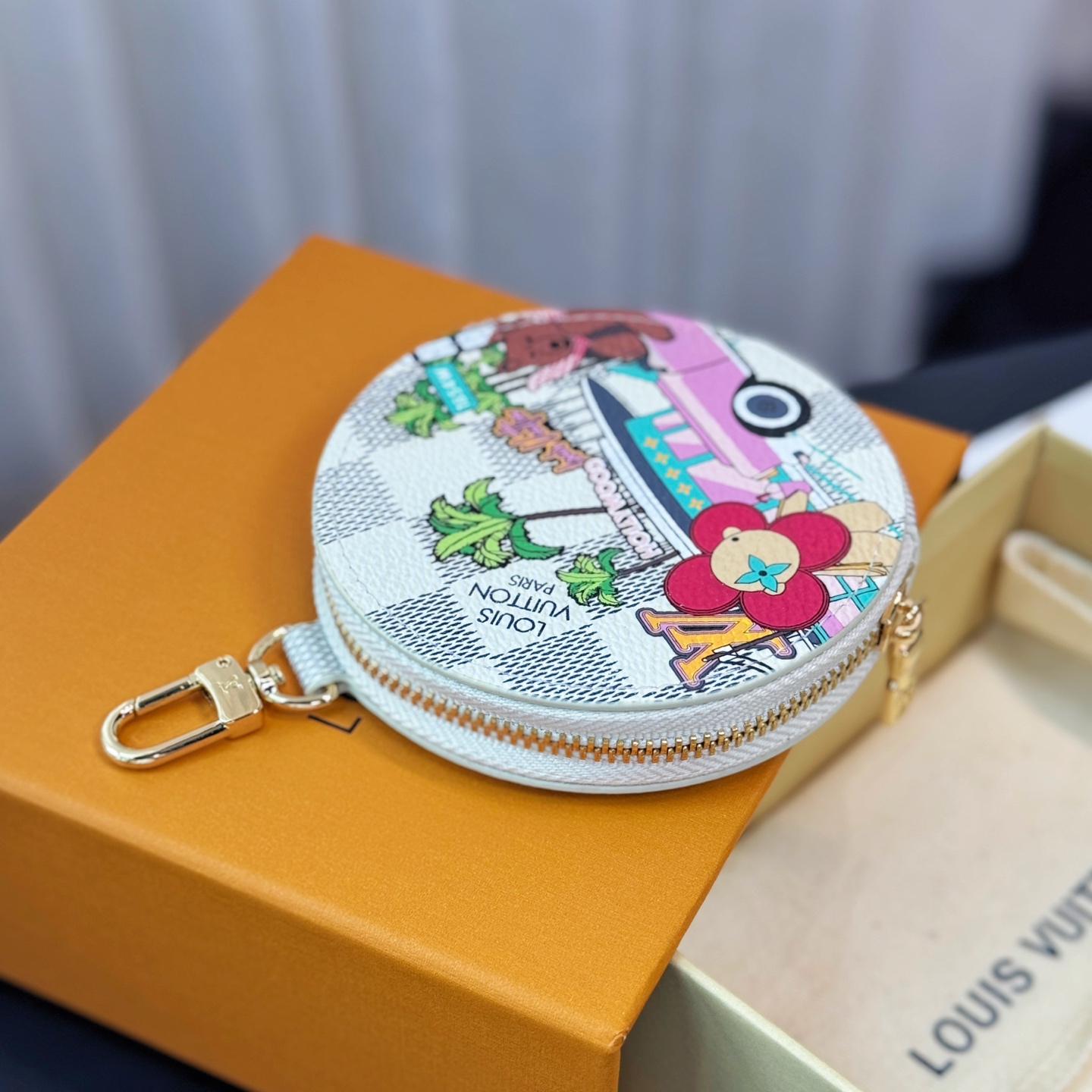 色现货❤️薇薇安vivi系列圆形零钱包
lustre Vivienne Funfair Xmas 包饰与