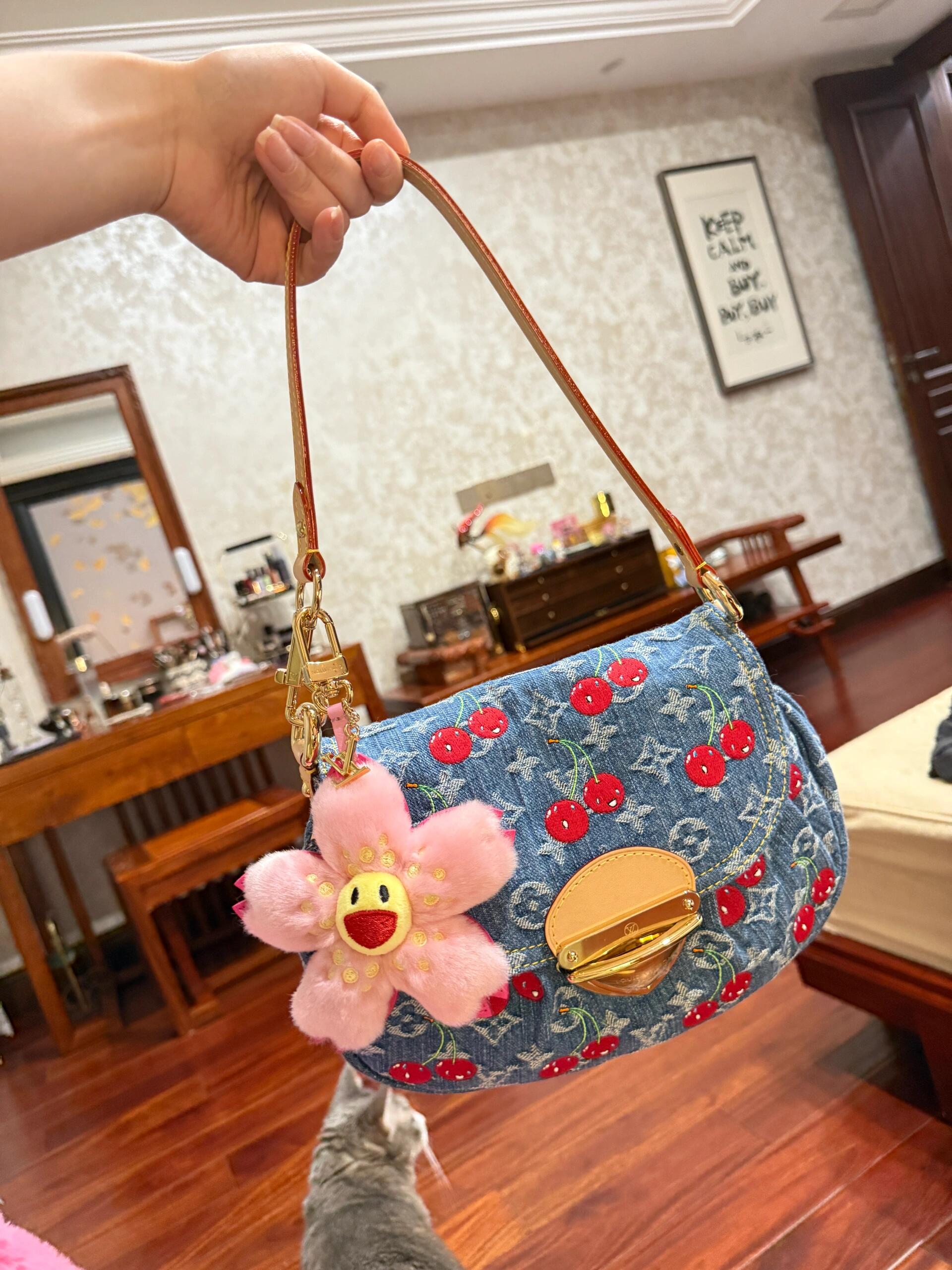 루이비통 키링 124543 Louis Vuitton Accessories 썸네일 이미지