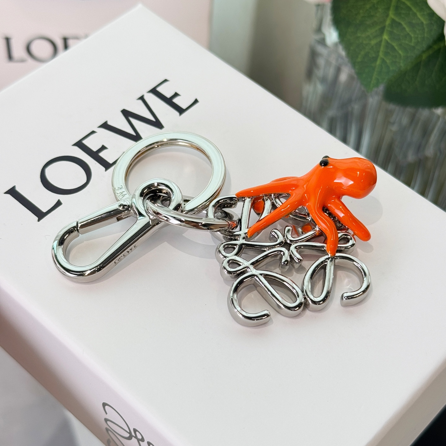 NO:762760,LOEWE x suna fujita joint model new octopus keychain bag charms delivery as shown in the packaging size 3.5×3.5cm length 8cm, single jewelry     ,loewe,loewe,keychain19860909LOEWE罗意威 x suna fujita联名款 新款 章鱼钥匙扣 包挂饰 配送如图包装 尺寸3.5×3.5cm 长度8cm,单品首饰    ,loewe,loewe,ke,accessory