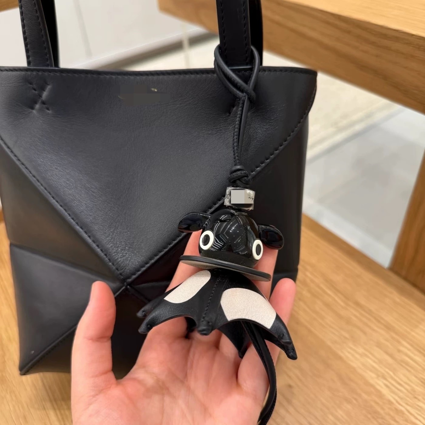 NO:617153,-Wearing picture -Loewe uzz elf-Bobo pendant/pendant,,loewe,loewe19860909-佩戴图 -罗意威Loewe uzz小精灵-波波挂饰/挂件,,loewe,loewe,accessory