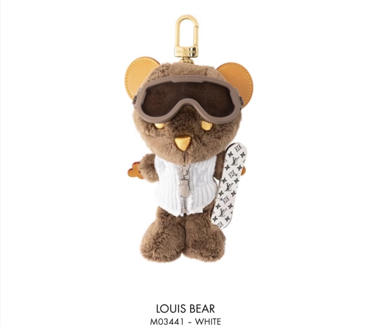 NO:676349,-Wearing picture -Louis Vuitton LV LOUIS BEAR bear bag charm pendant,,louis vuitton,louis vuitton,louis vuitton19860909-佩戴图 -Louis Vuitton 路易威登LV LOUIS BEAR 小熊包饰挂饰挂件,,louis vuitton,louis vuitton,louis vuitton,accessory