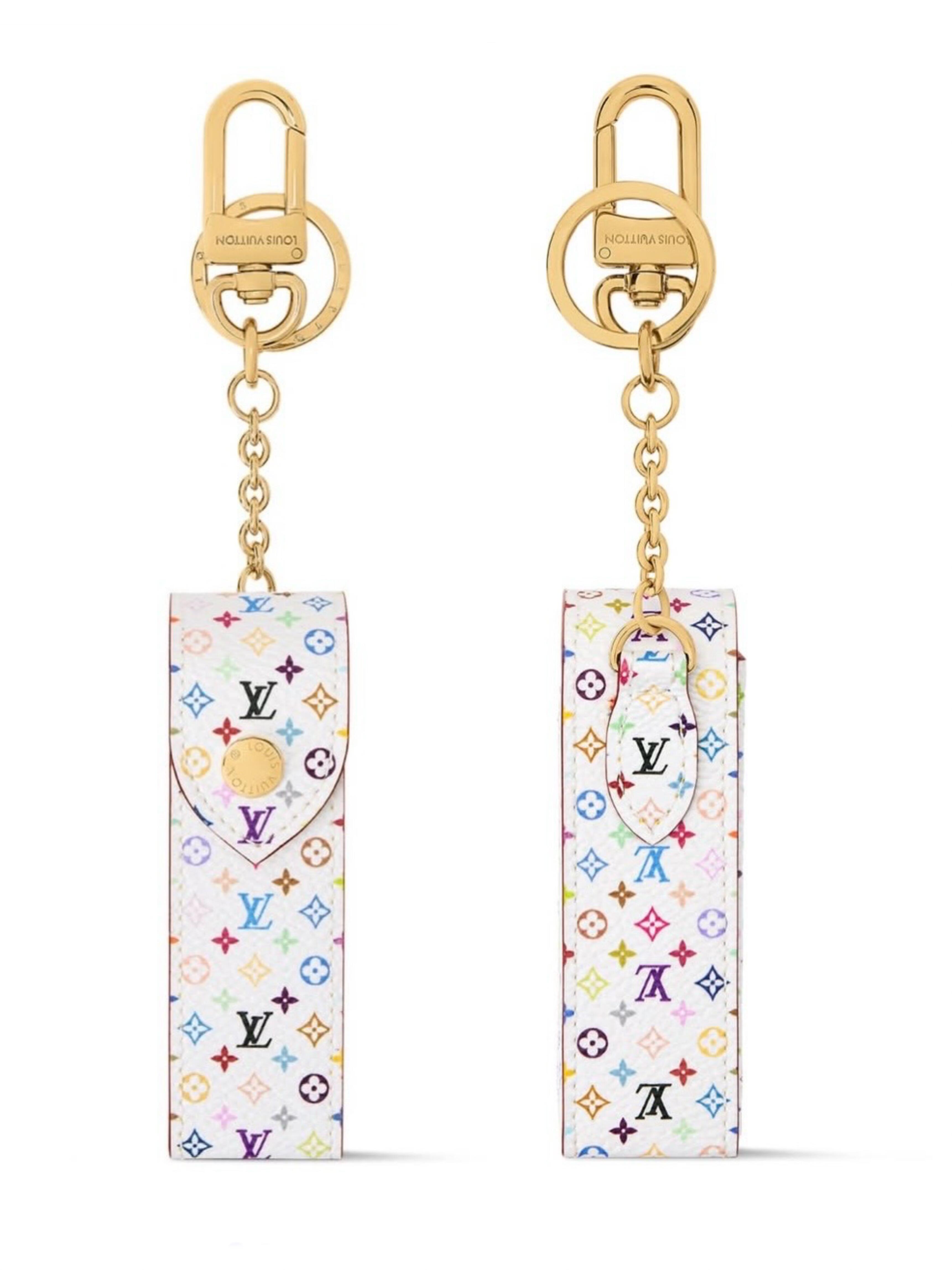 NO:717719,-Counter picture Wearing picture -Louis Vuitton Louis Vuitton new lipstick bag pendant,,louis vuitton,louis vuitton19860909-专柜图 佩戴图 -Louis Vuitton 路易威登新口红包挂件挂饰,,louis vuitton,louis vuitton,accessory