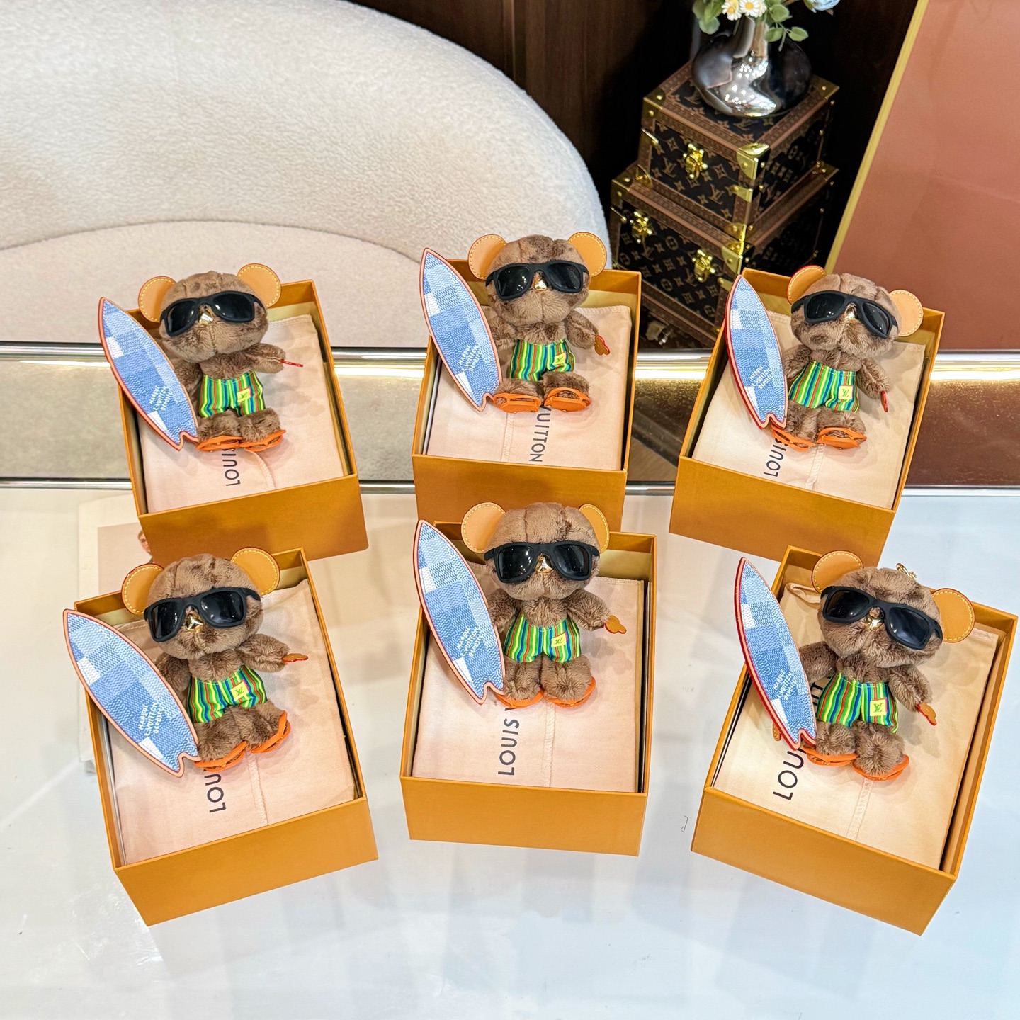 NO:938476,-New surfboard bear shipped -Louis Vuitton LV LOUIS BEAR SURF bear bag ornament pendant,,louis vuitton,louis vuitton,louis vuitton19860909-新品冲浪板小熊 出货 -Louis Vuitton 路易威登LV LOUIS BEAR SURF 小熊包饰挂饰挂件,,louis vuitton,louis vuitton,louis vuitton,accessory