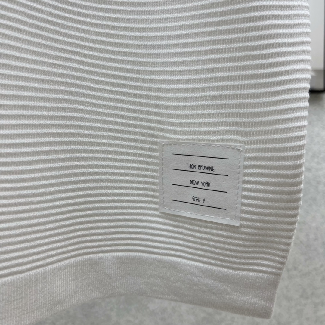 TB新款T恤面料采用顶级原版针织面料撞色设计顶级的做工高端品质男女同款尺码:M-3XL