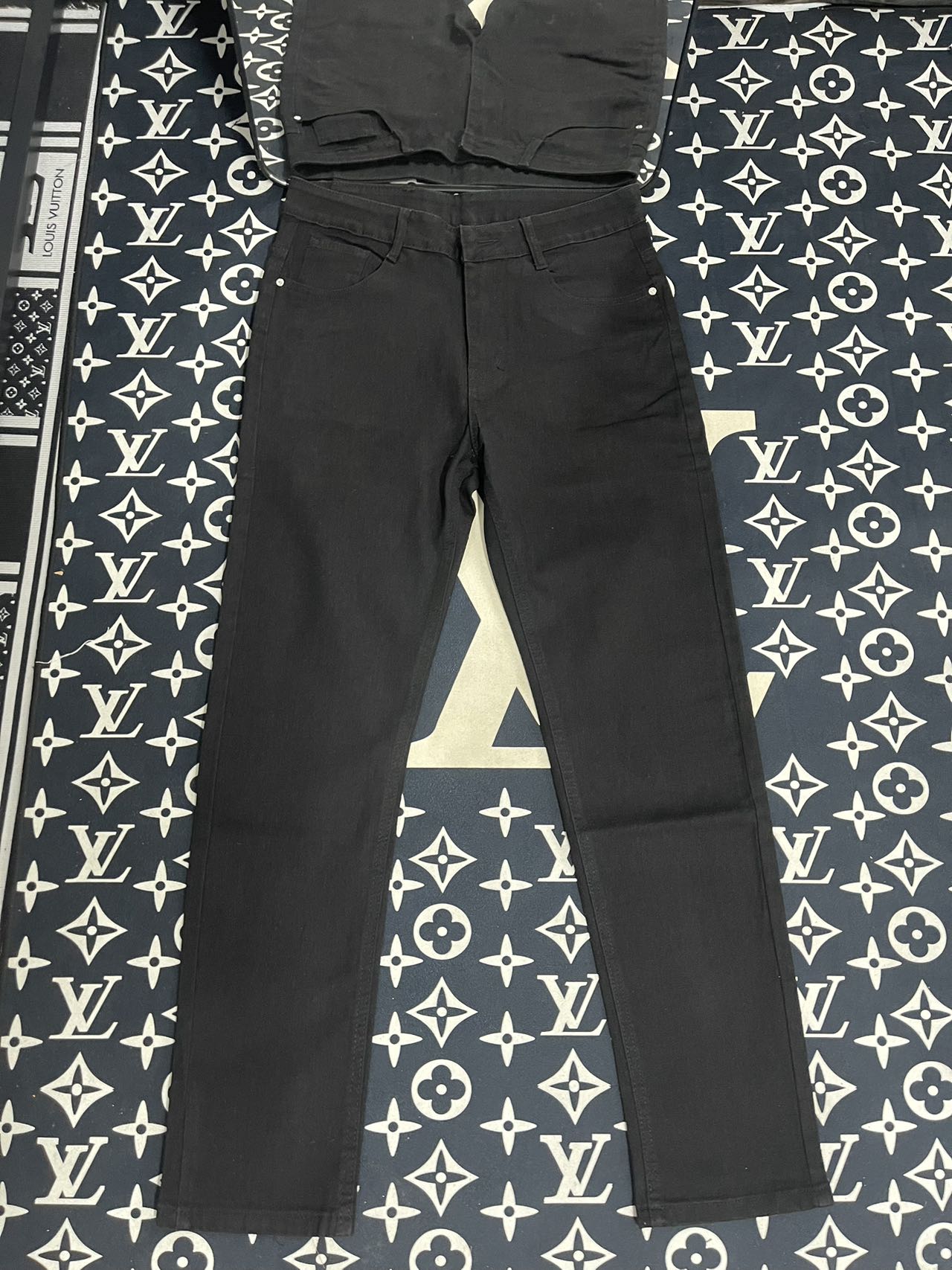 Luxurious DG Jeans: Original Design with High Quality Materials and Unique Details - 图片 9