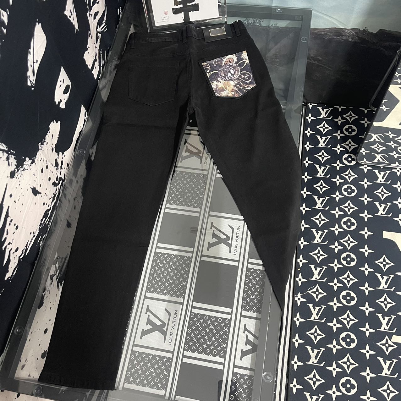 Luxurious DG Jeans: Original Design with High Quality Materials and Unique Details - 图片 4