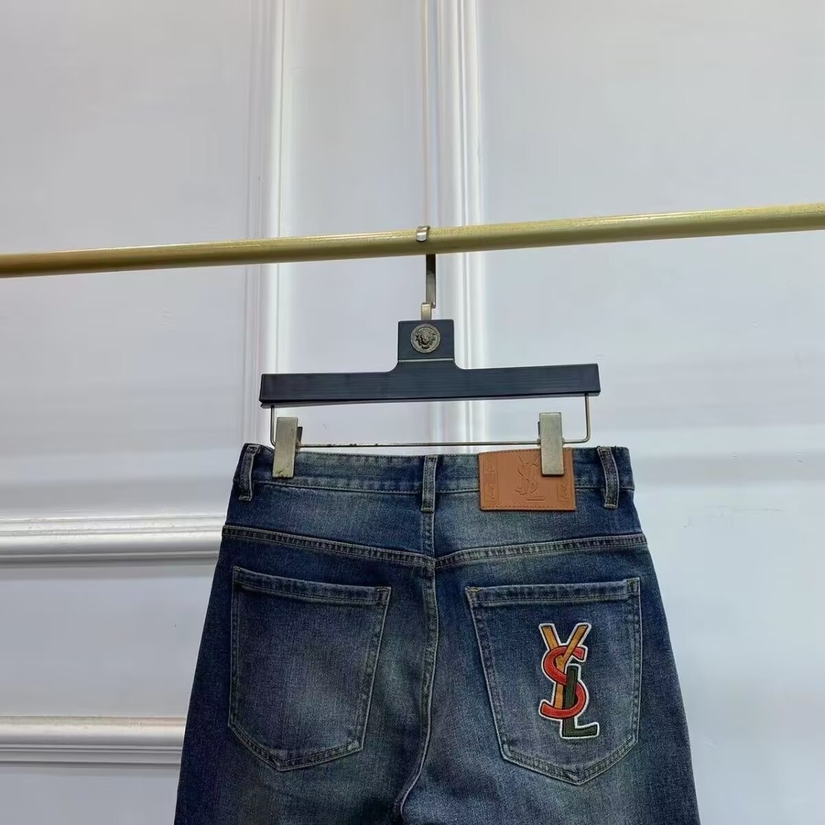 Luxurious St. Roland’s Embroidered Jeans: High Quality, Global Launch, Expensive, Royal Choice - 图片 3