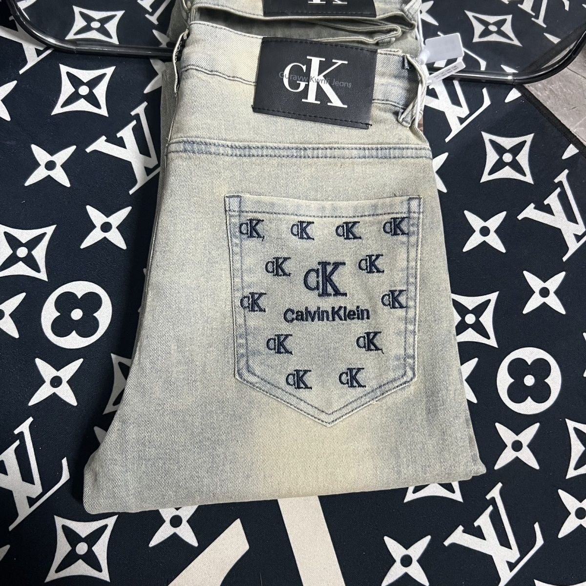 Calvin Klein CK 24ss Fresh Jeans Review: Delicate Fabric, Perfect Delivery, Timeless Fashion - 图片 2