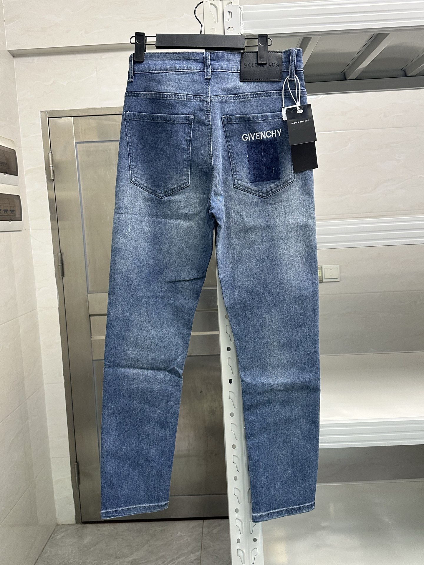 Fashion Brands 2024SS: Givenchy and Vanshi Fabric with Unique Color Effects - 图片 1