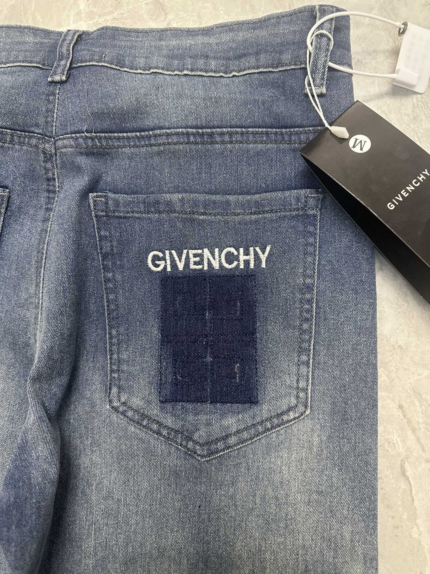 Fashion Brands 2024SS: Givenchy and Vanshi Fabric with Unique Color Effects - 图片 4