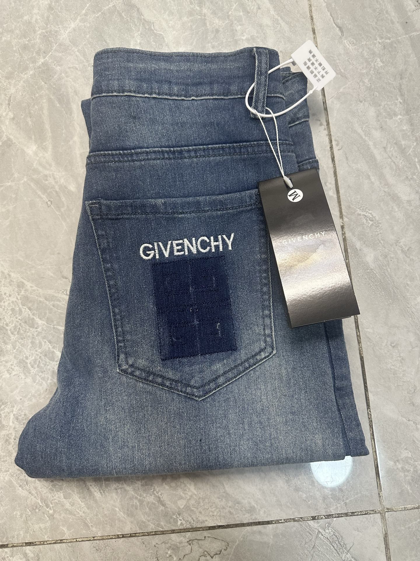 Fashion Brands 2024SS: Givenchy and Vanshi Fabric with Unique Color Effects - 图片 6